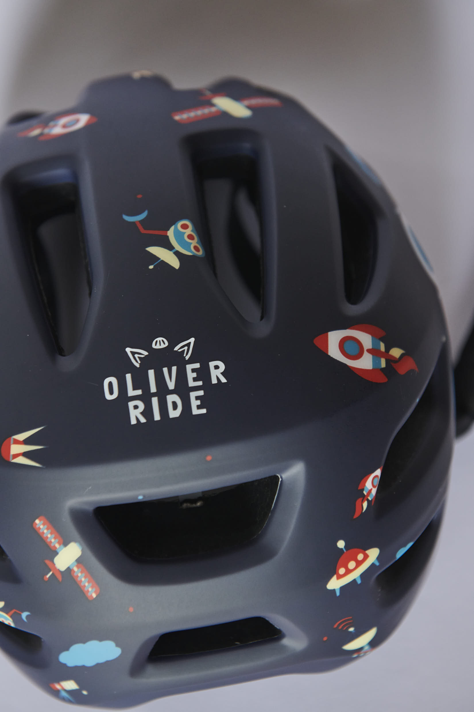Casco Oliver Space