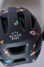 Cargar imagen en el visor de la galería, Casco Oliver Space
